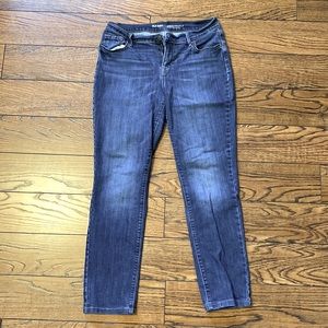 Old Navy curvy mid-rise jeans size 6 regular